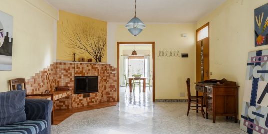 Vendesi appartamento con terrazzo di pertinenza a Vittoria