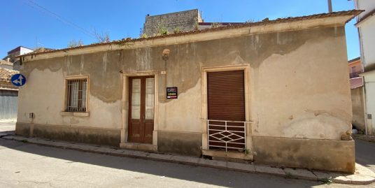 Vendesi casa singola al piano terra da ristrutturare