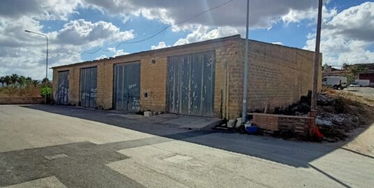 Vendesi complesso di locali artigianali e autorimesse con terreno a Vittoria in via G. Di Vittorio
