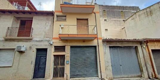 Vendesi casa singola con garage in via dell’Acate a Vittoria