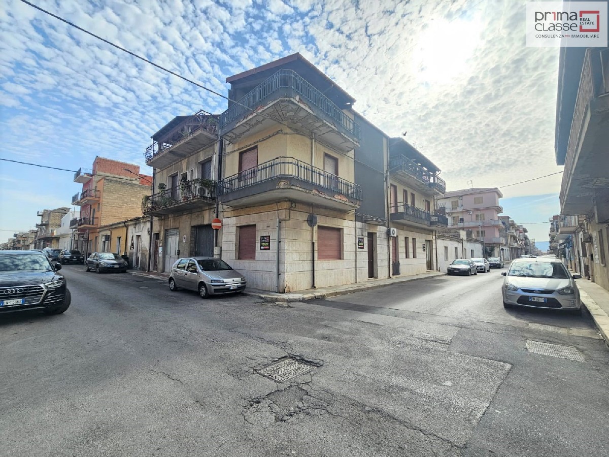 Vendesi stabile con due appartamenti in via F.lli Briganti a Vittoria
