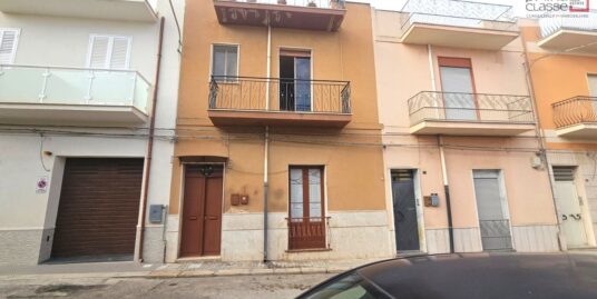 Vendesi appartamento su due piani in via P. Gobetti a Vittoria