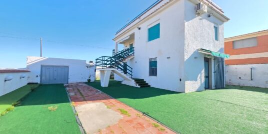 Vendesi villetta bifamiliare in via Costa Esperia a Scoglitti